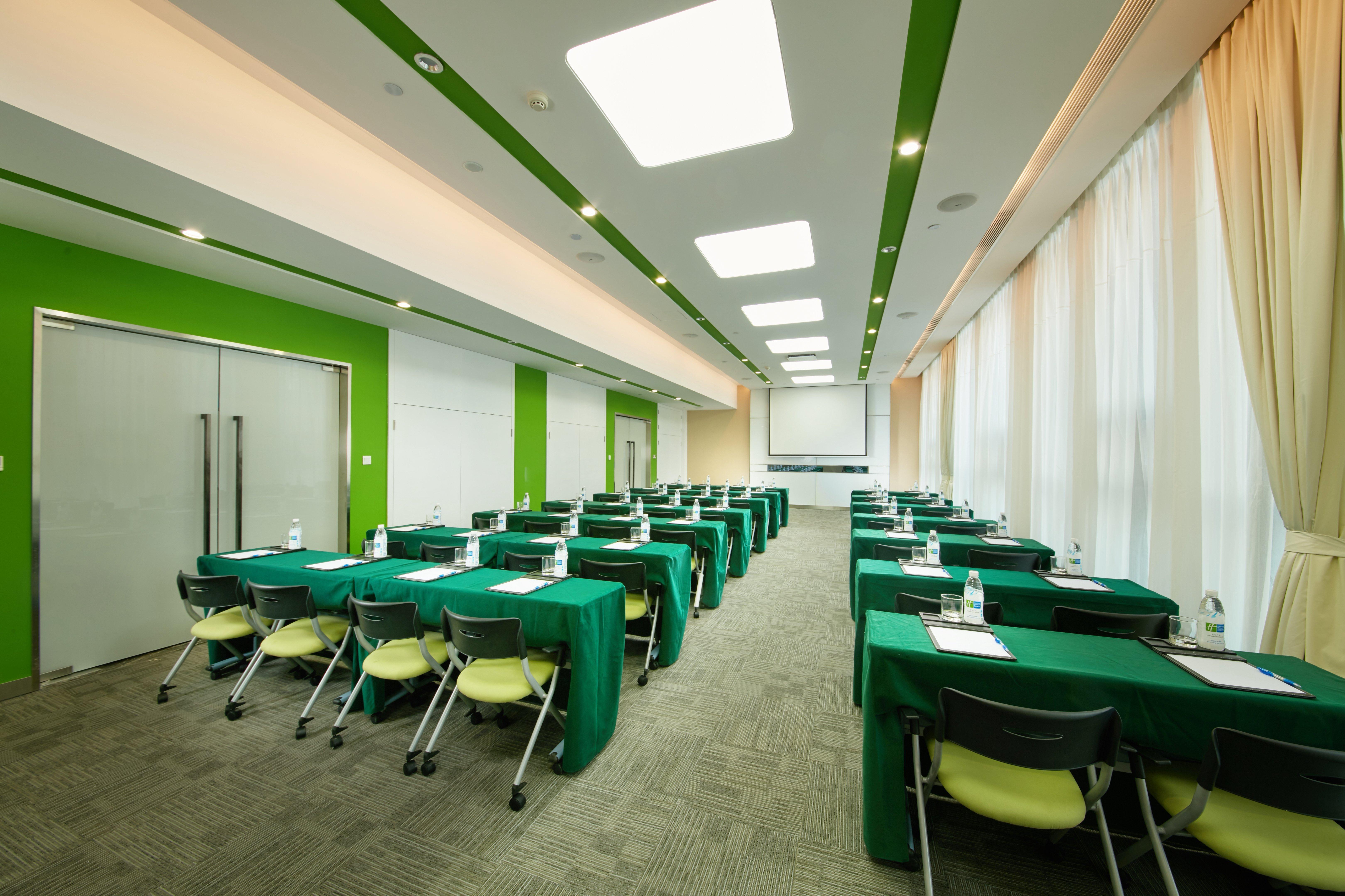Holiday Inn Express Leshan City Square By Ihg High Speed Rail And Leshan Giant Buddha Exterior photo